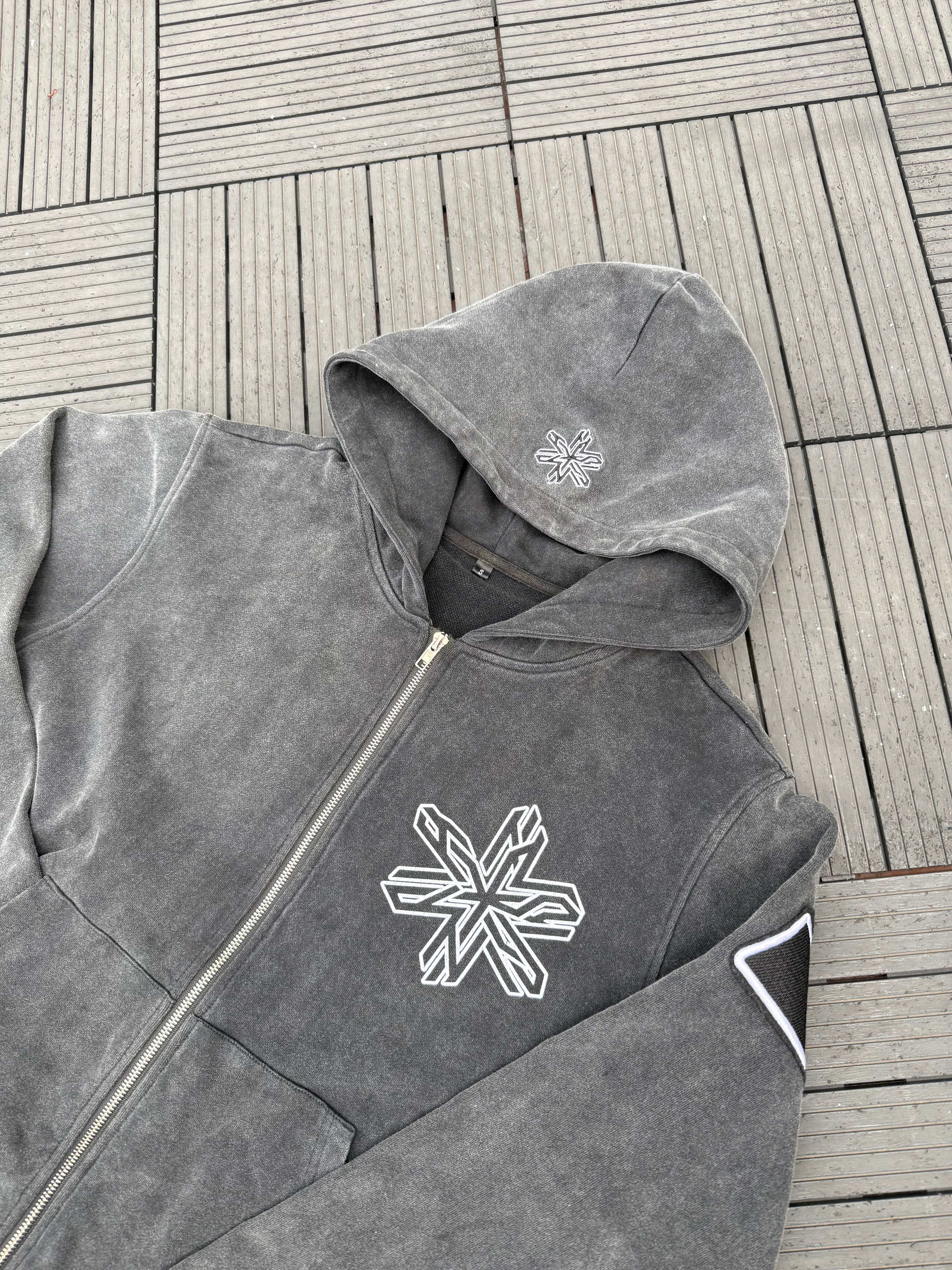 VOID ZIP UP
