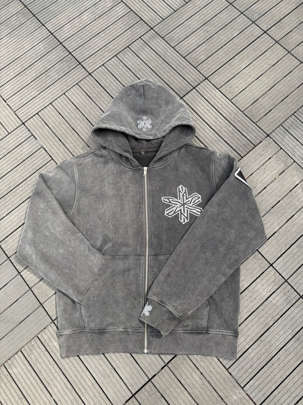 VOID ZIP UP