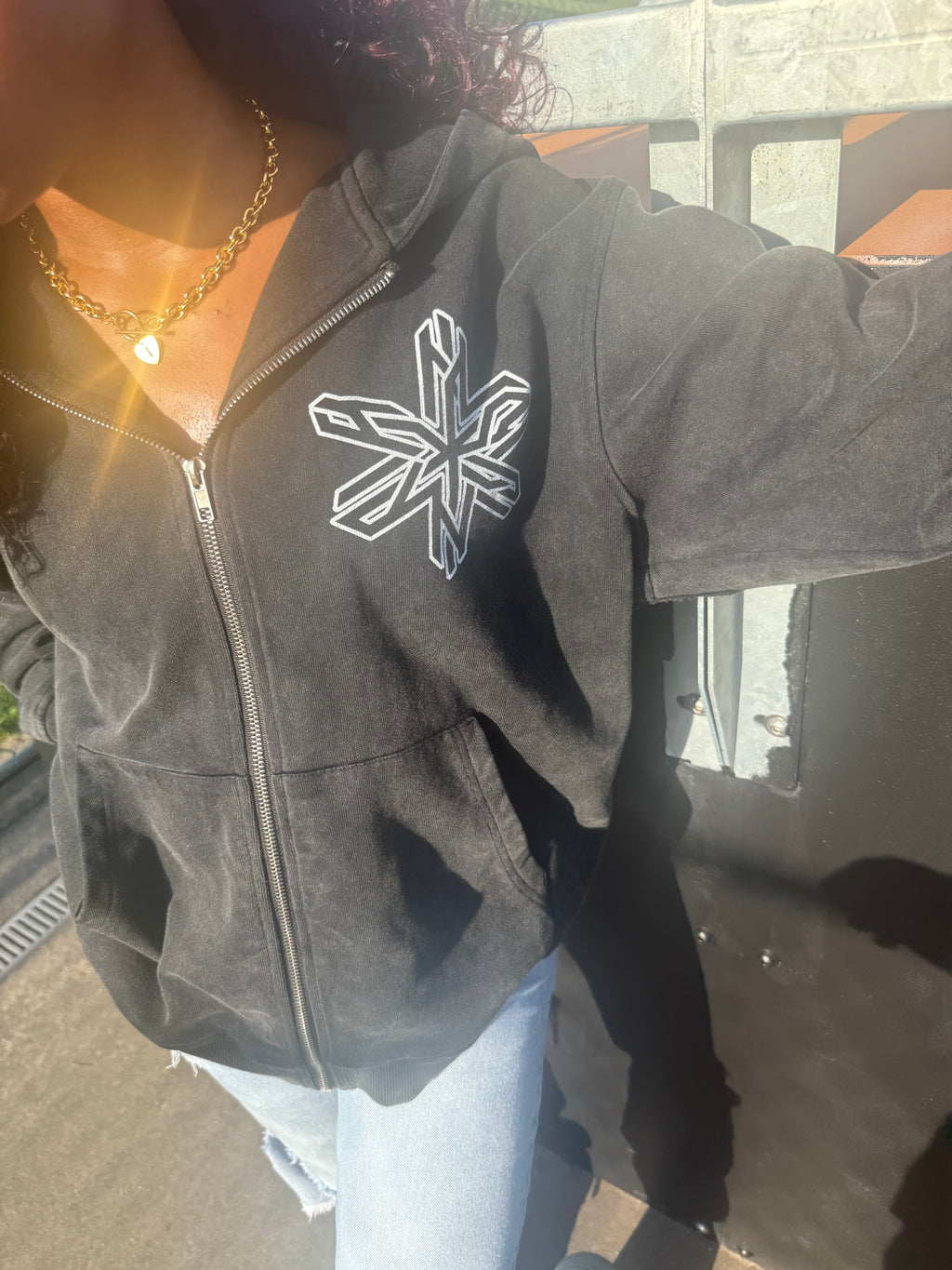 VOID ZIP-UP